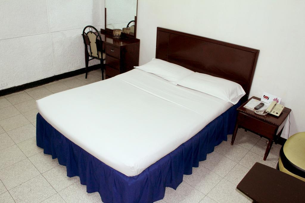 Crosswinds Ocean Hotel Paranaque City Екстериор снимка