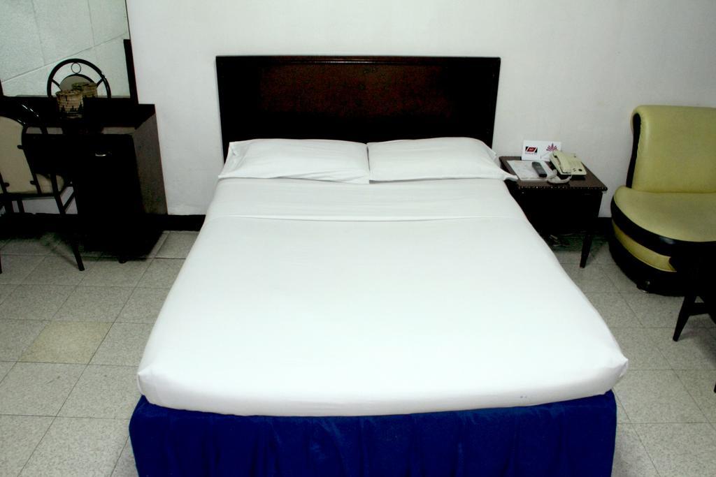 Crosswinds Ocean Hotel Paranaque City Екстериор снимка